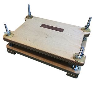 پرس رومیزی قالب گیری چرم مدل nz wooden2x